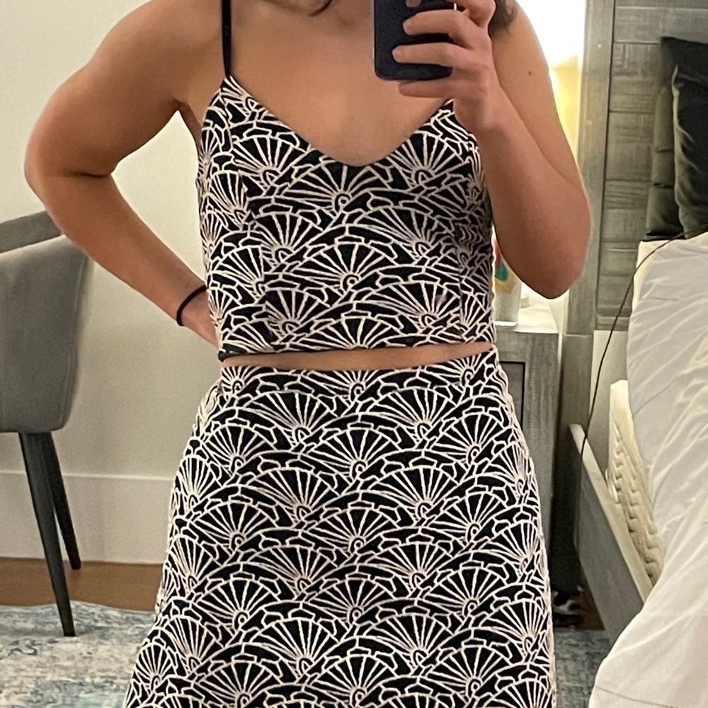 Super soft dark navy & white crop tank top